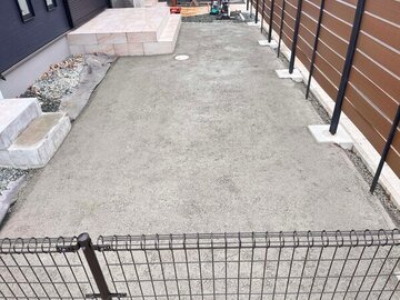 雨予報だと普通は施工を控えますよね？【土間コン™︎】なのに簡単な養生で強行できちゃう