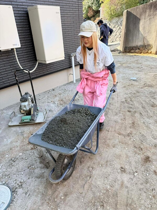 話題の土間コン™︎【オワコン®︎まさ固®︎】は一般・DIYにも支持されるとっても簡単な軽作業