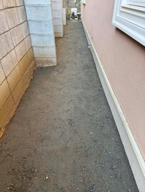 勝手口など家の裏側ヒトケのないところ【土間コン™︎】では解決できないような排水や予算の問題