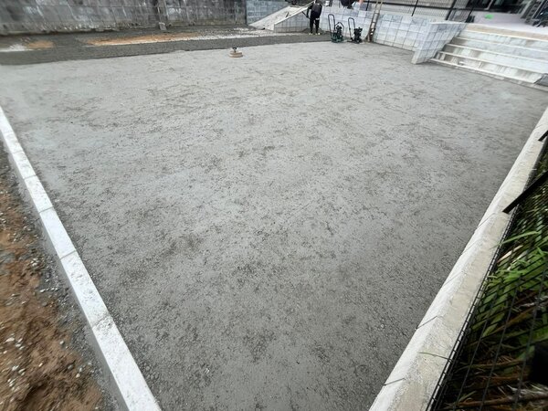 雑草天国またはぬかるみ地獄から【オワコン®︎まさ固®︎】でスッキリ快適な敷地への変身まで