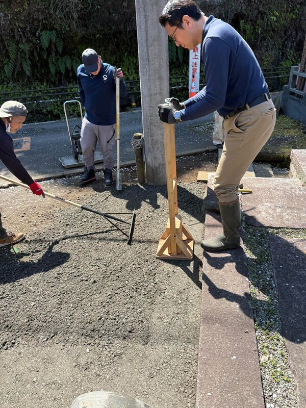 環境に調和する砂敷きの潤いとコンクリートの機能性を兼ね備えた保水性土間コン™︎