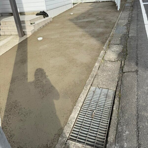 雑草、段差、水たまり、ぬかるみを解消するだけでなく駐車場としても適用できます