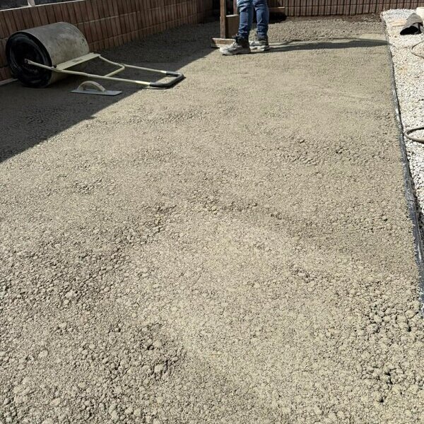 保水性土間コン™︎ オワコン®︎まさ固®︎ はスポンジのように水を湛えて逃がさない