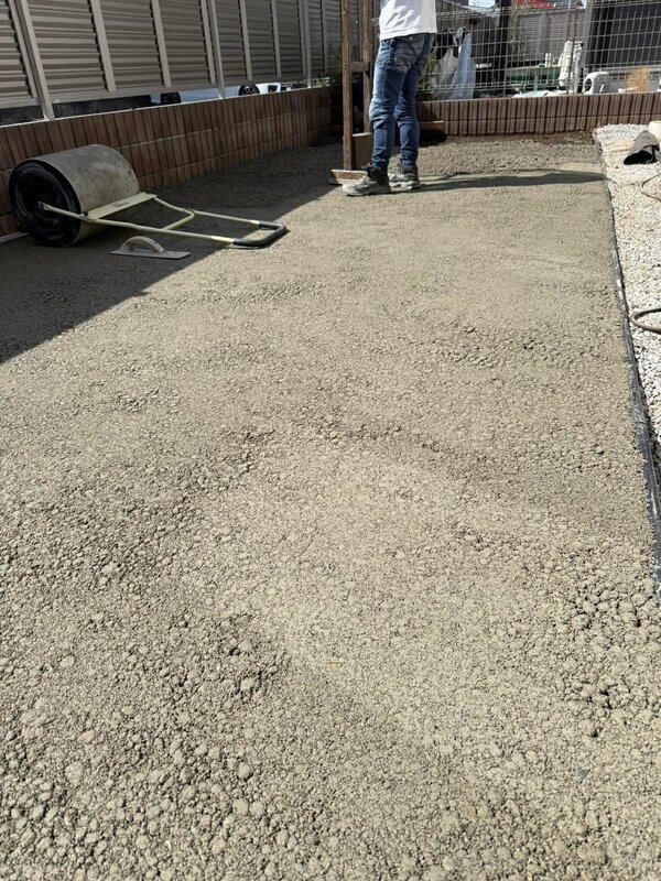 保水性土間コン™︎ オワコン®︎まさ固®︎ はスポンジのように水を湛えて逃がさない