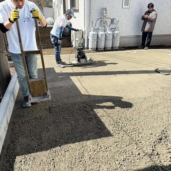 とっても身近で簡単に手に入る【土間コン™︎】は排水のみならず保水も特長