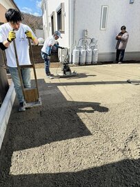 とっても身近で簡単に手に入る【土間コン™︎】は排水のみならず保水も特長