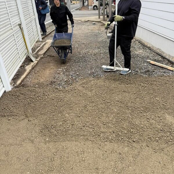 駐車場の土間が保水性だとワンちゃんやお子さんお父さんまでいいことあります
