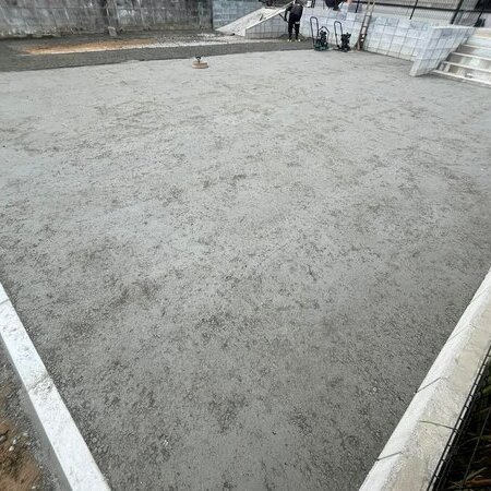 雑草天国またはぬかるみ地獄から【オワコン®︎まさ固®︎】でスッキリ快適な敷地への変身まで