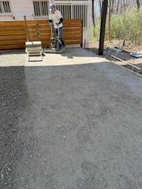 保水性のある土間コン™︎で駐車場を整備するだけじゃない。段差やぬかるみ、雑草を対策したりも