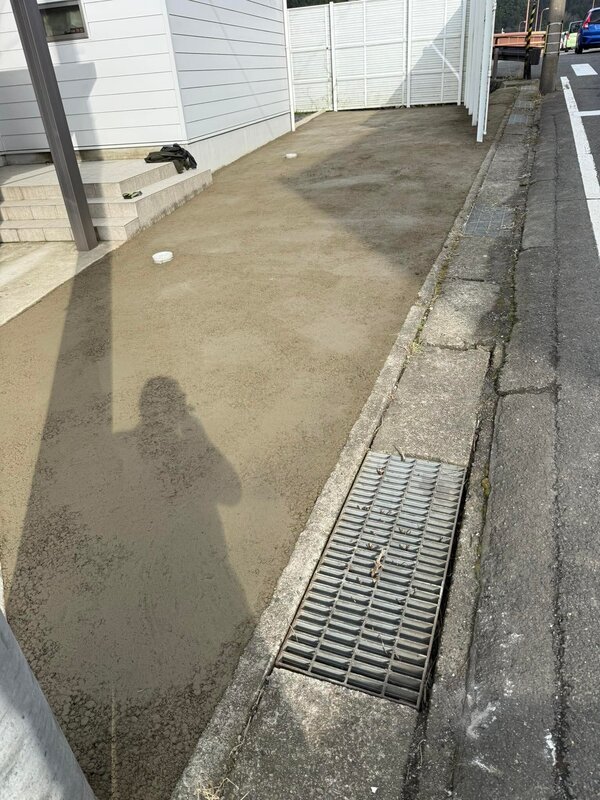 雑草、段差、水たまり、ぬかるみを解消するだけでなく駐車場としても適用できます