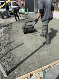 「とりあえず砕石」と「ガッチリ土間コン™︎」の中間くらいな感じで環境改善 オワコン®︎まさ固®︎