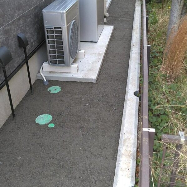 快適な暮らし実は【足元】から始まる。草、でこぼこ、ぬかるみ、水たまり、害虫、猫の糞害etc...