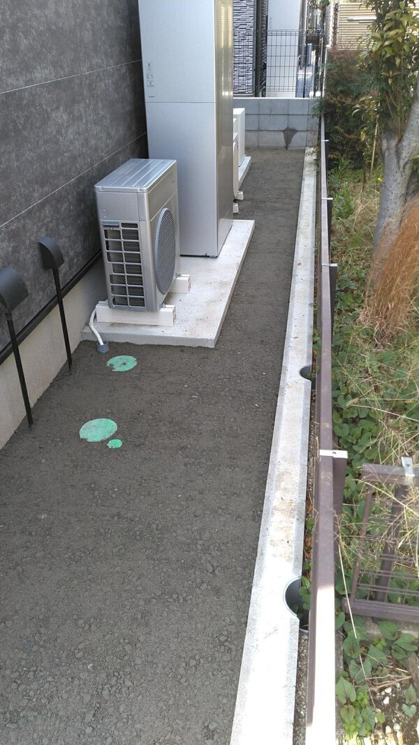 快適な暮らし実は【足元】から始まる。草、でこぼこ、ぬかるみ、水たまり、害虫、猫の糞害etc...