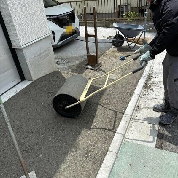 水たまり（蚊の大量発生）対策だけじゃない。スポンジ構造で保水するから環境温度が下がる