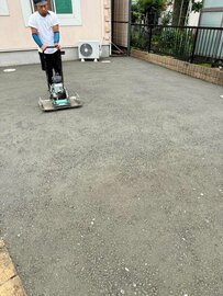 敷き詰めとくだけノーメンテのお庭