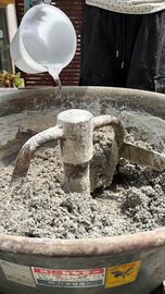 パック（袋タイプ）なら土日や祝日など自分のタイミングで作業ができる雑草水たまり対策