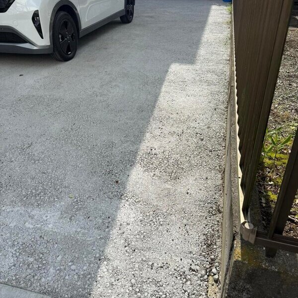 水を通す構造（ポーラス構造）は数年で表面がポロポロ剥離して砂利みたいになっちゃうの？
