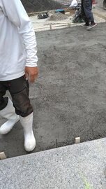 透水する床仕上げ下地として見えない活躍