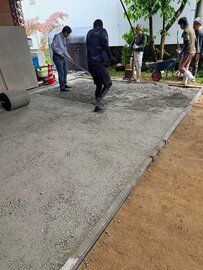 倉庫の床 土ままだと困る けど予算がない