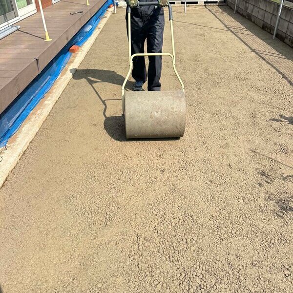 自分たちでデキる雑草ぬかるみ暑さ対策