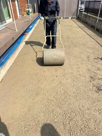 自分たちでデキる雑草ぬかるみ暑さ対策