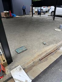 一般の方が手がけるコンクリの駐車場