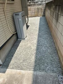 水の逃げ場のないトコの雑草対策