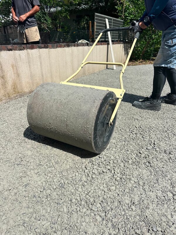 雑草水はけぬかるみ対策はコンクリ！