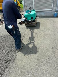 雑草 水たまり抑える造粒ポーラス構造