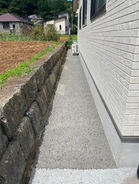 公民館など公共の雑草やぬかるみ対策