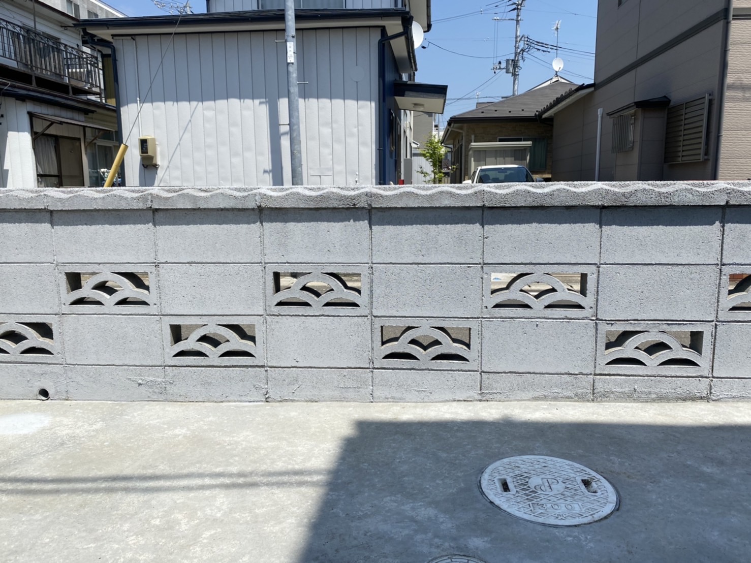 汚いコンクリートブロック塀 ここらで綺麗にリニューアルしときませんか ヌルコン コンクリートリフォーム 生コンポータル 汚いコンクリートブロック塀 ここらで綺麗にリニューアルしときませんか ヌルコン コンクリートリフォーム 生コンポータル