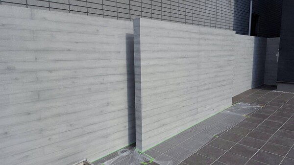 コンクリートブロックがRC打ち放し杉板模様に!東京都