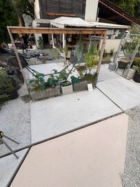流しそうめんと水遊びで大はしゃぎ
