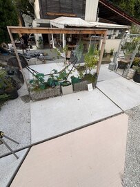 流しそうめんと水遊びで大はしゃぎ
